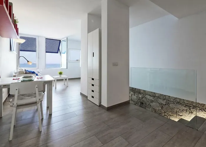 Marina Oceanfront House *