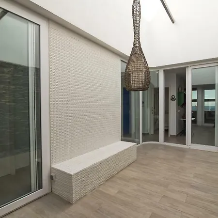 Marina Oceanfront House 아파트 *
